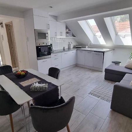 Becsi Kapu Apartman Vác Exterior foto