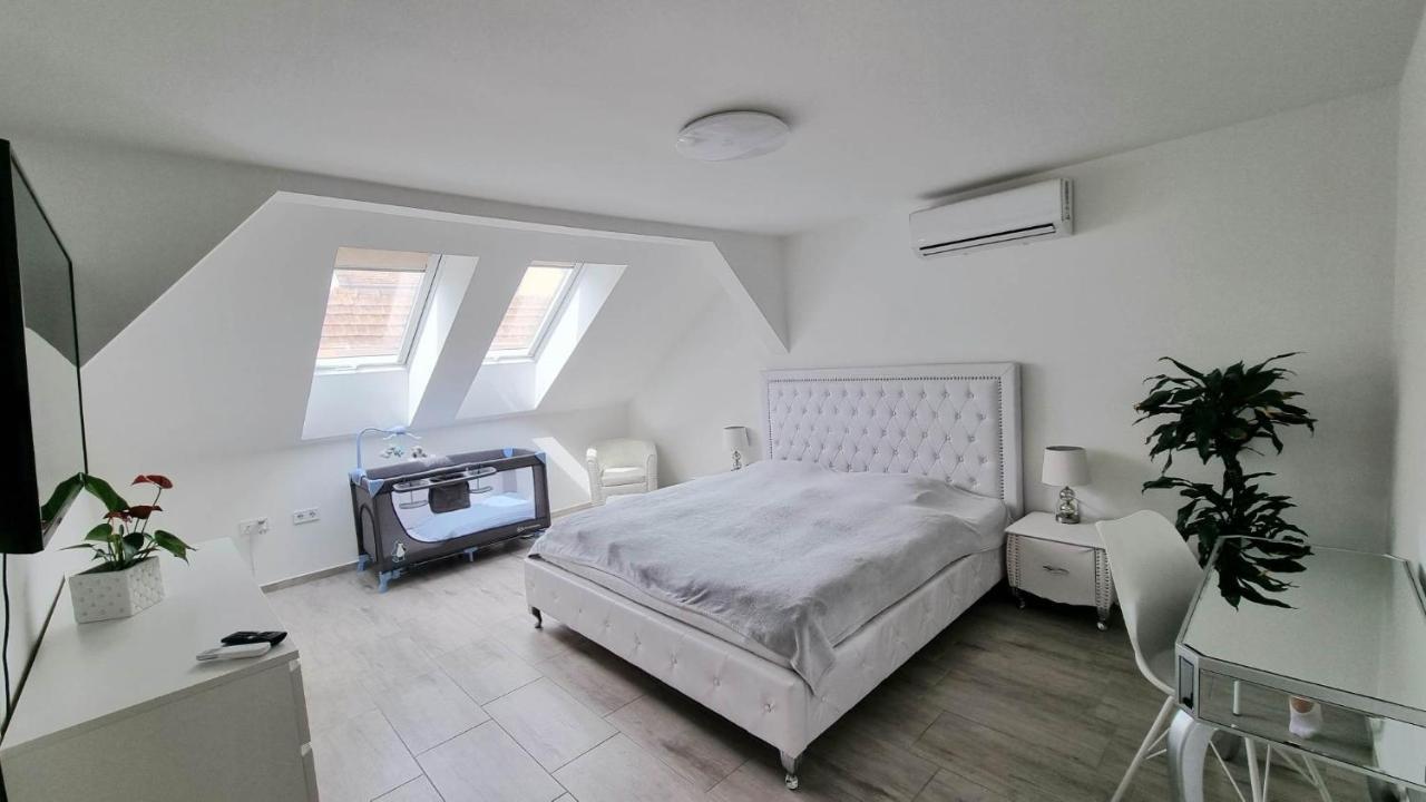 Becsi Kapu Apartman Vác Exterior foto