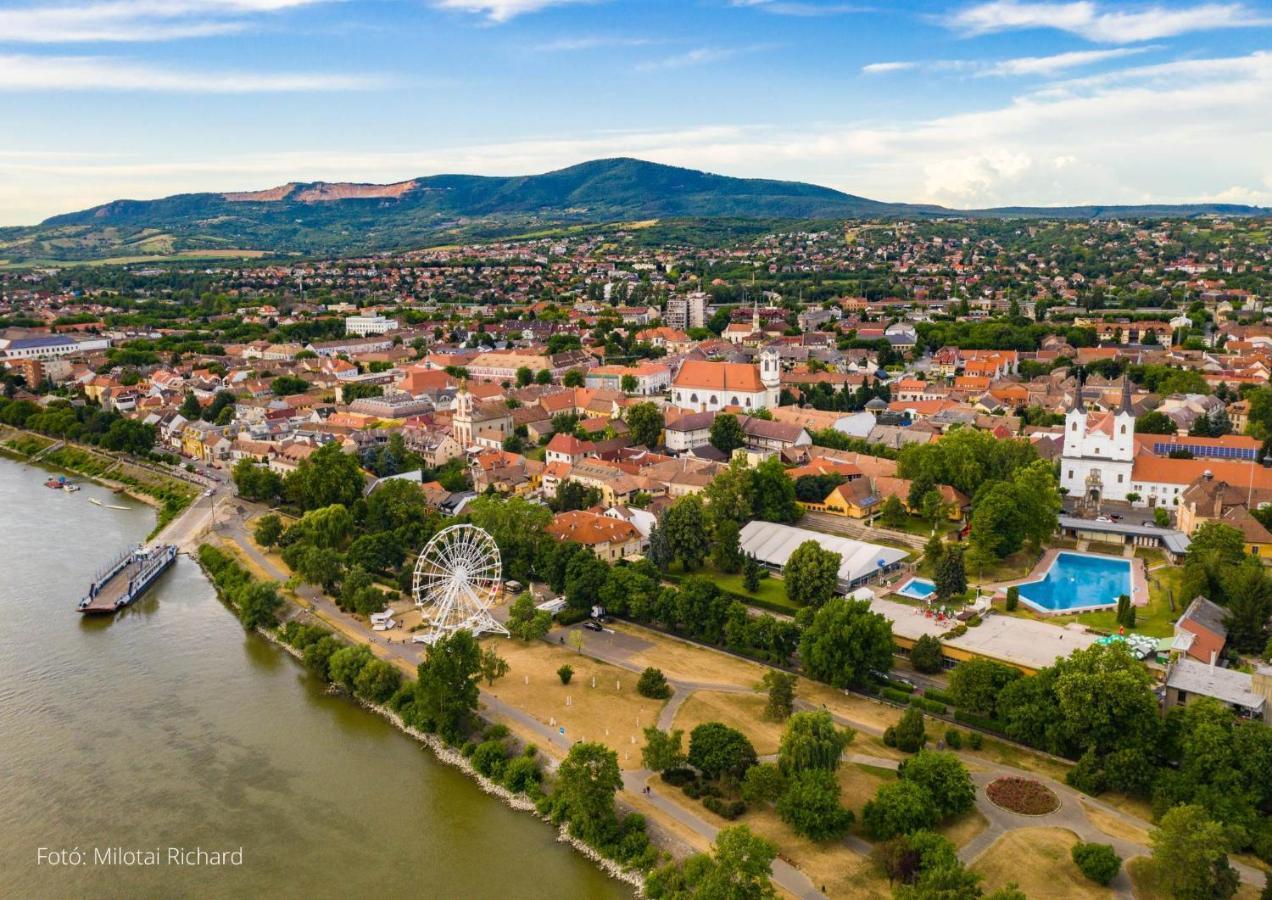 Becsi Kapu Apartman Vác Exterior foto