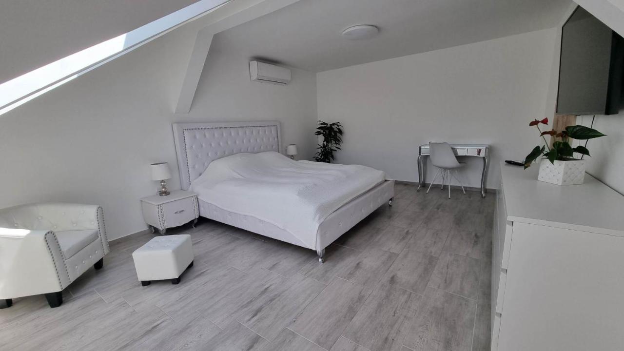 Becsi Kapu Apartman Vác Exterior foto